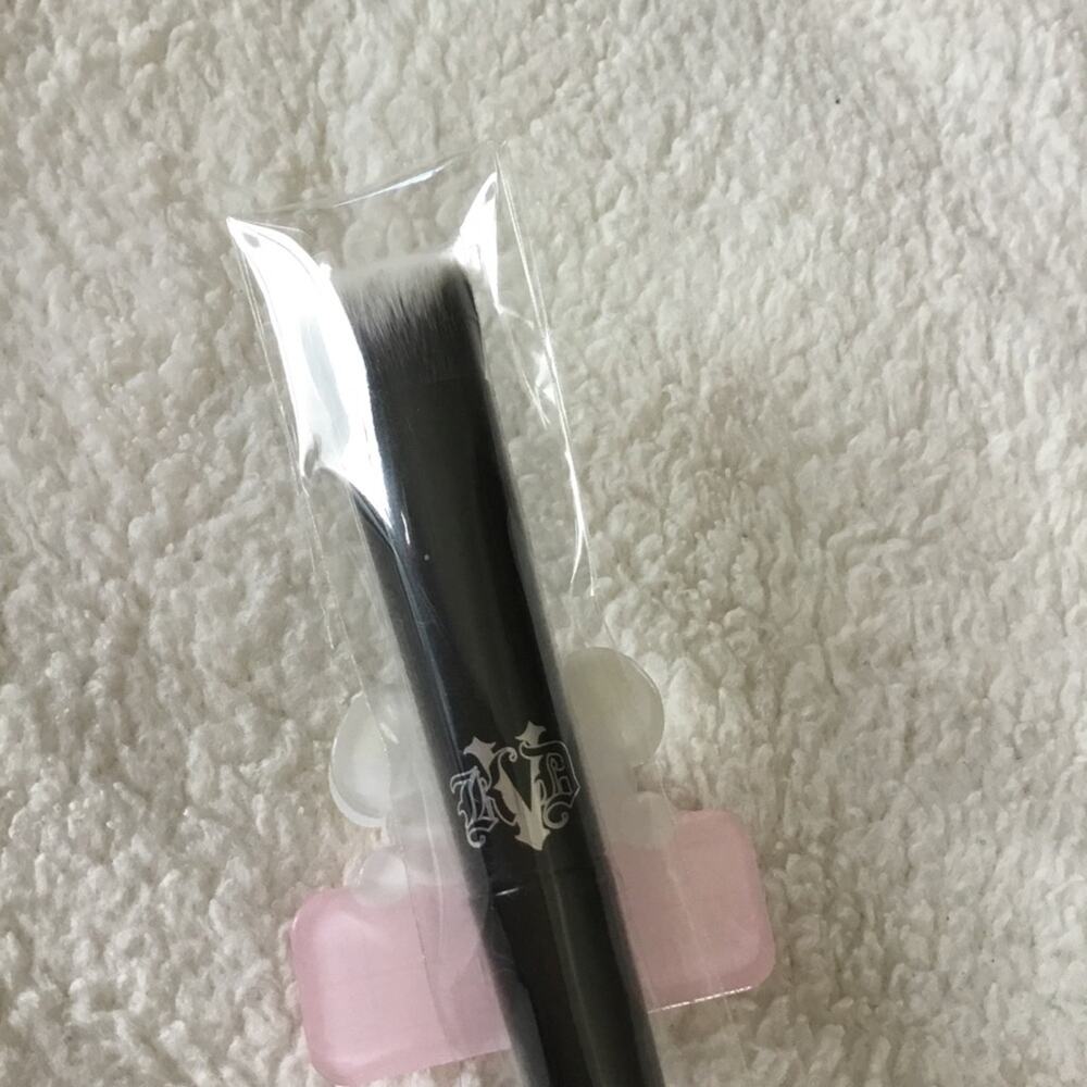 Kat Von D Lock-It Edge Concealer Black Brush - Picture 7 of 15
